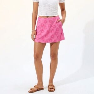 American Eagle Pink Floral Embroidered Mini Skort Size Medium Barbiecore